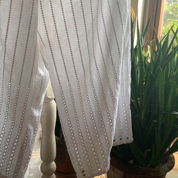 BEAUUUUUUTIFUL WHITE KURTA SET: self-design fabric with delicate cutouts. Size L - Picture 5 of 6